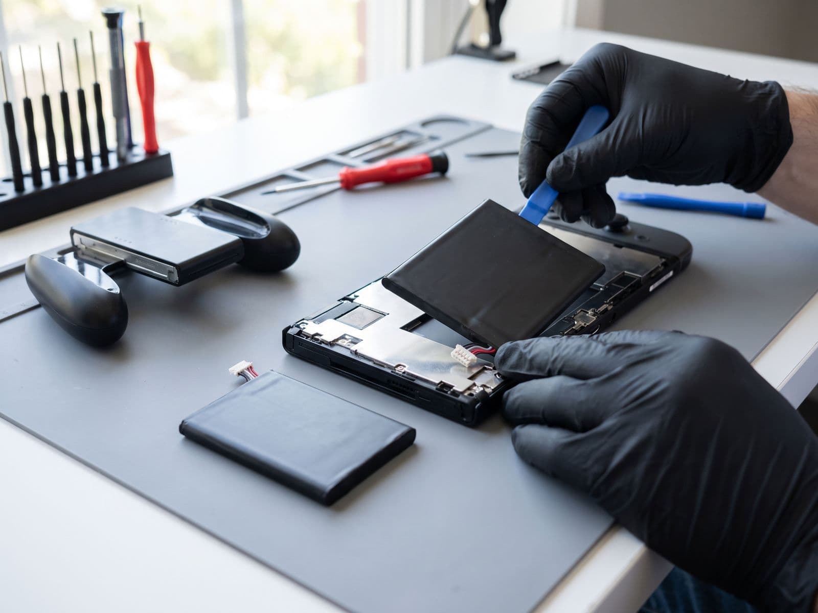 Tukar Bateri Nintendo Switch — repair Nintendo Switch oleh TechFix Malaysia